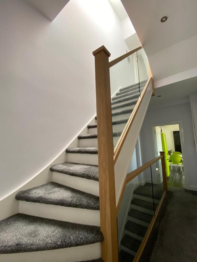 Appartement 3 Bed In Colliers Wood *