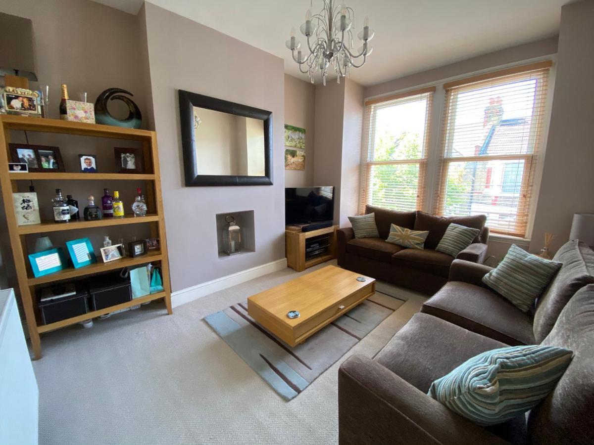 Appartement 3 Bed In Colliers Wood