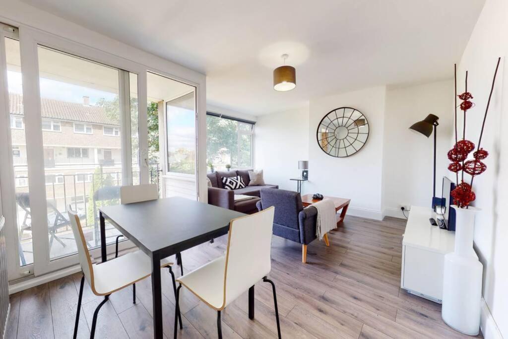 Appartement Amazing 3 Bedroom Flat - 4mins To Tube Station Londen