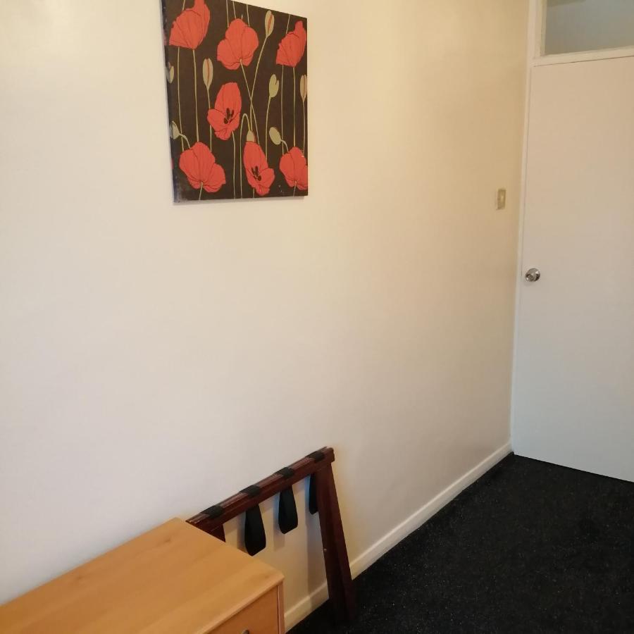 From Home, Great Community!! Appartement Londen