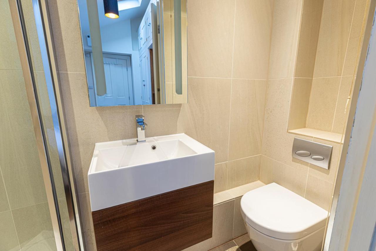 Altido Homely 2-bed Flat With Courtyard Londres
