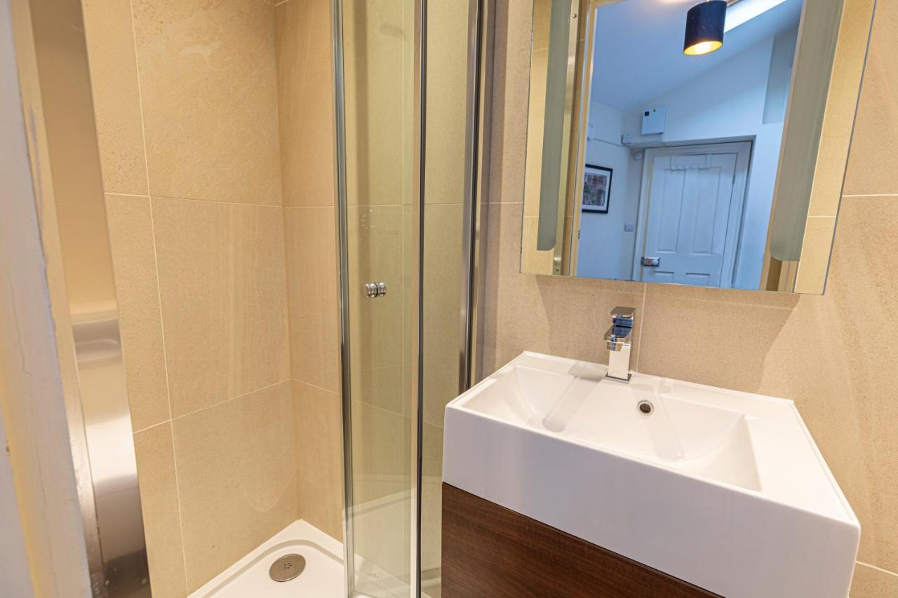 Altido Homely 2-bed Flat With Courtyard Londres