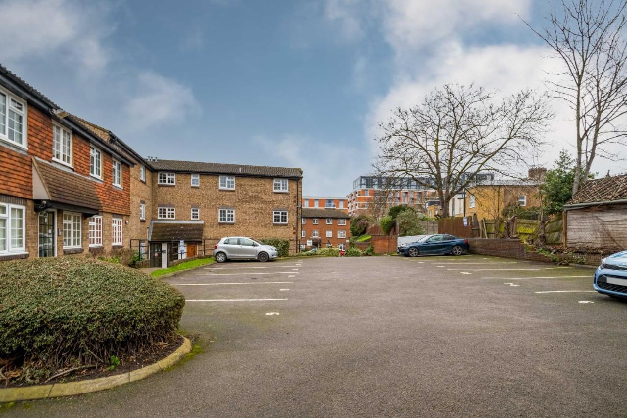 Exclusive In Acton By Underthedoormat * Londres