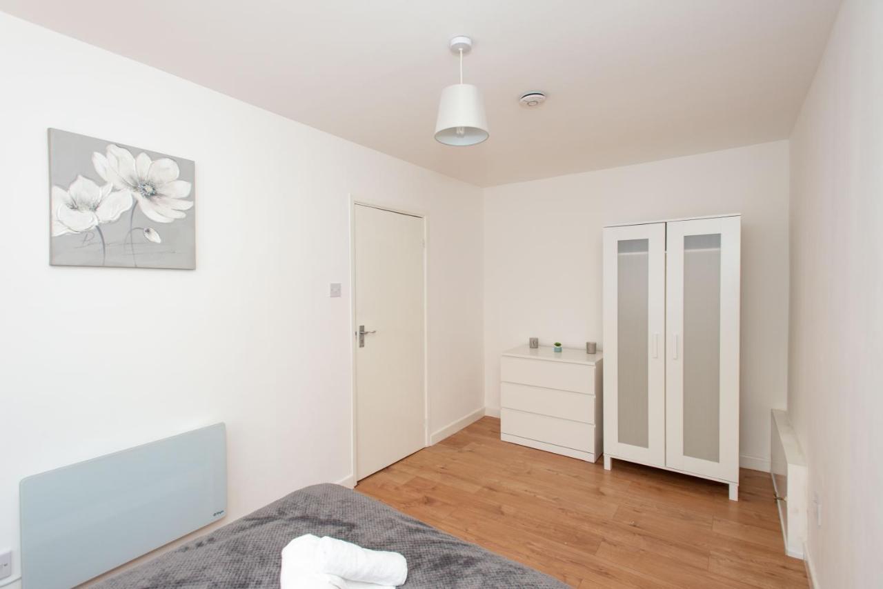 Stunning Four Bedroom House Close To Excel, O2 & With Free Parking Holiday home
