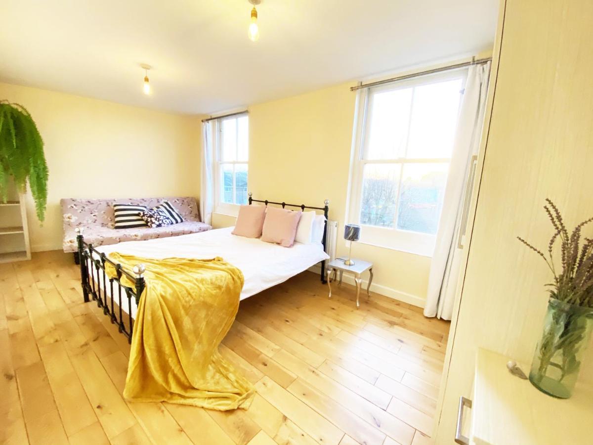 London's East End 2 Bedroom Apartamento Londres