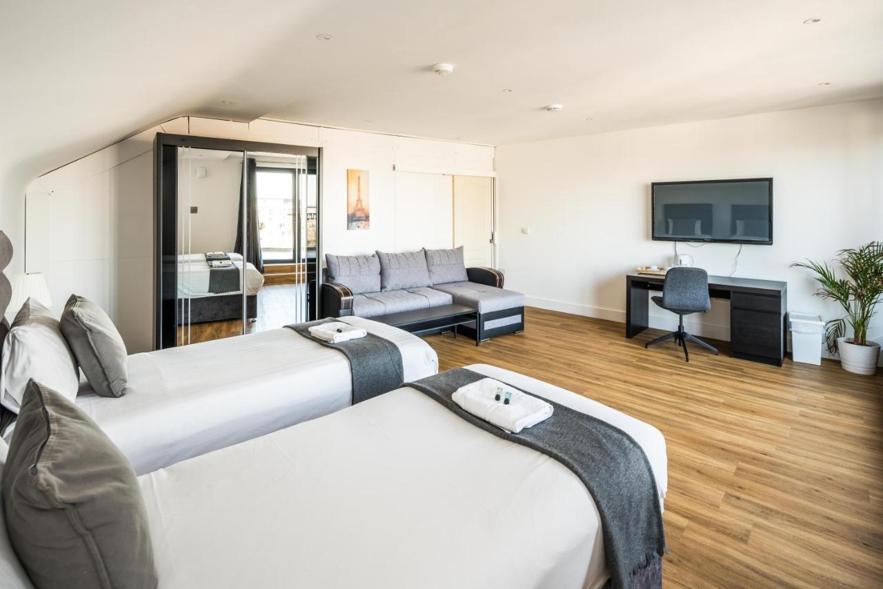 Simple Hotel