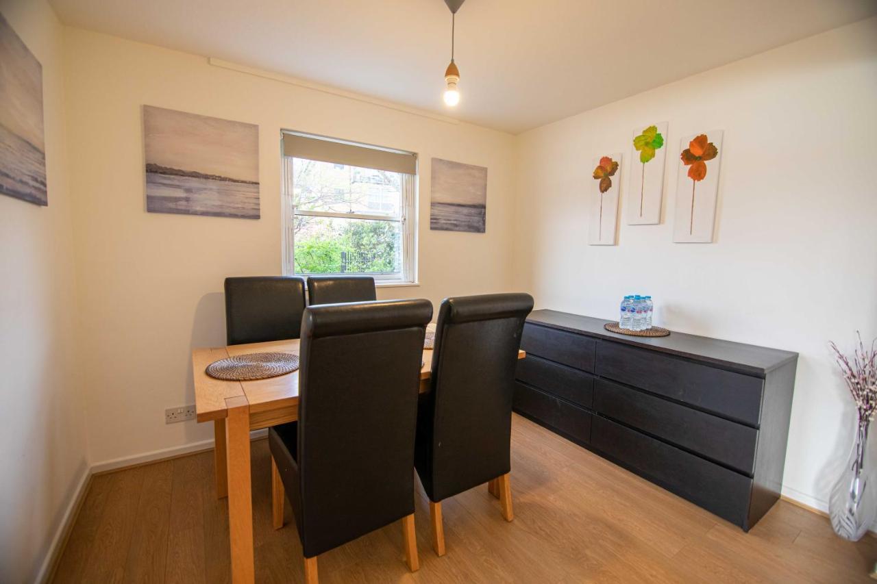 Thames-border Apartment *