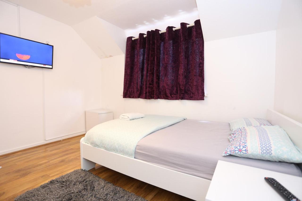 Сasa de vacaciones Beautiful 3 Beds House West Thamesmead London Londres