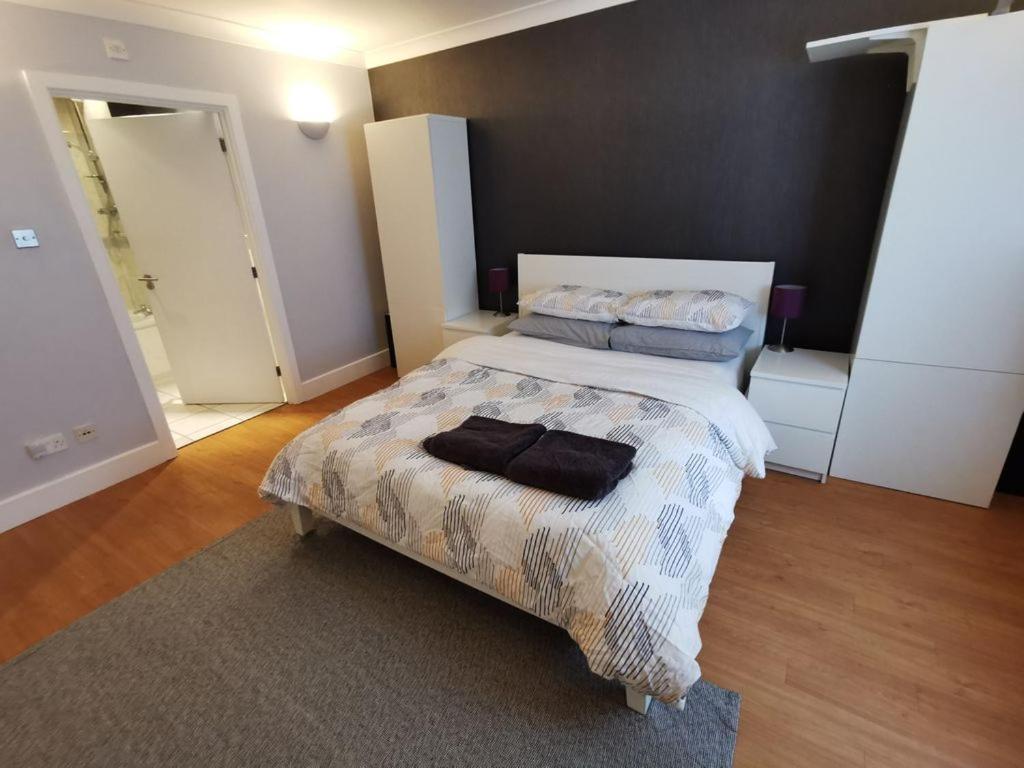 Large Modern Gf 1-bed Sleeps 2 London