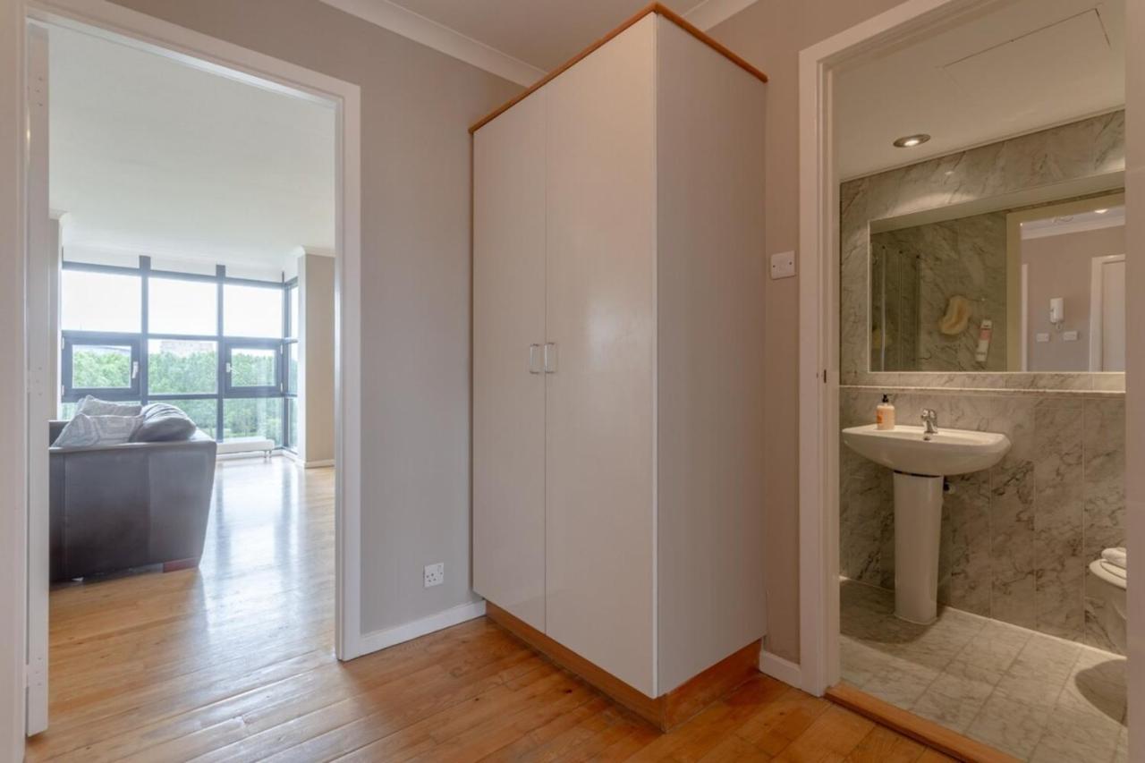 Bright Modern One-bed With Stunning View Of Thames *