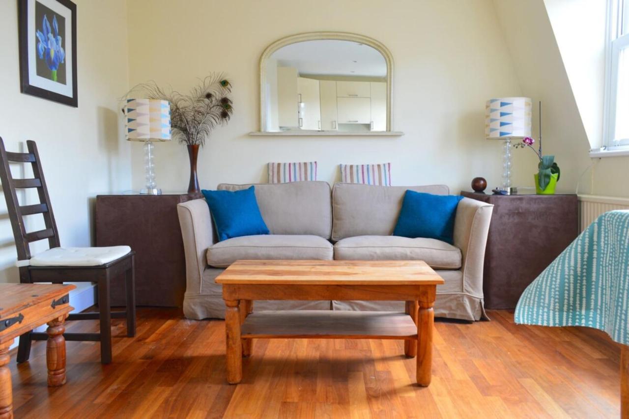 Lovely Floor Flat In Leafy Fulham Apartment *