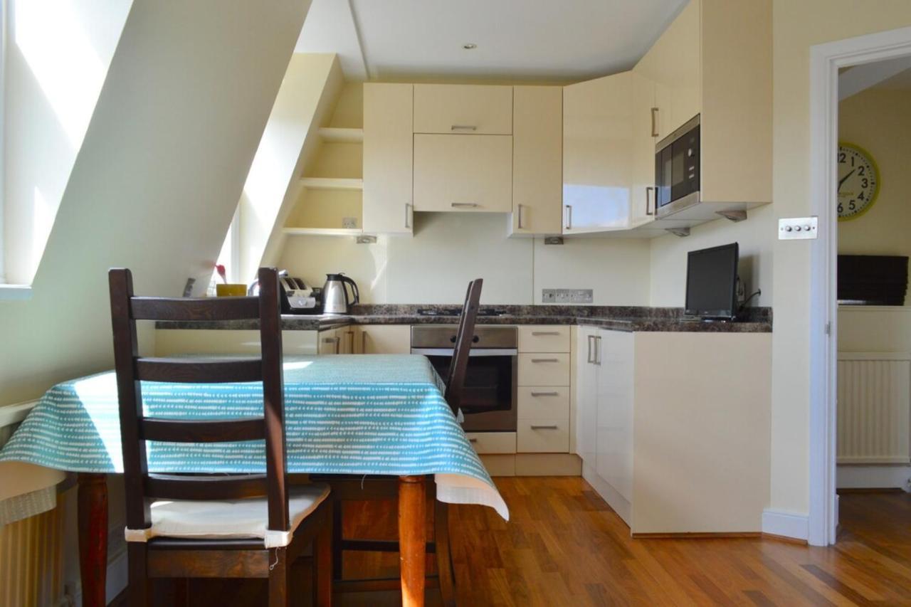 Lovely Floor Flat In Leafy Fulham
