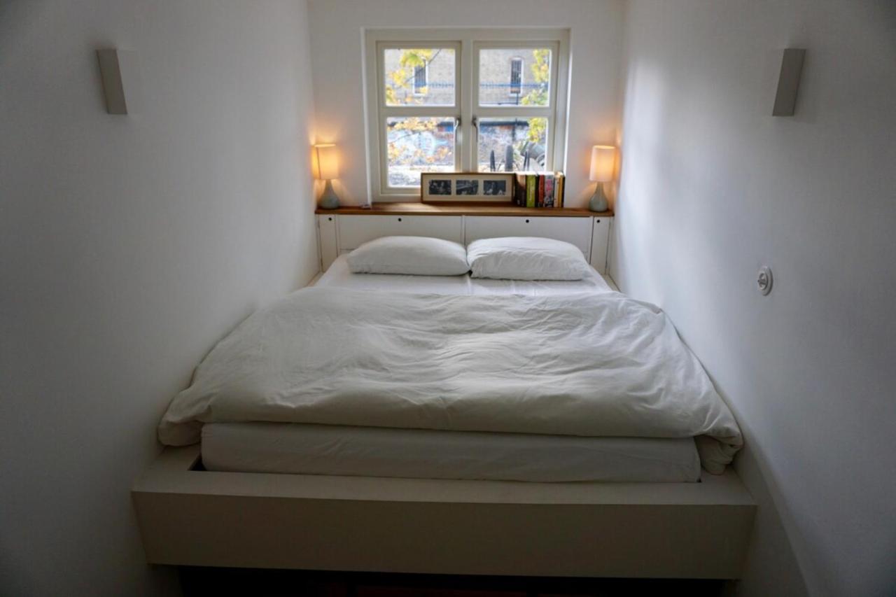 Beautiful Canalside 1-bedroom Flat With Terrace Appartement