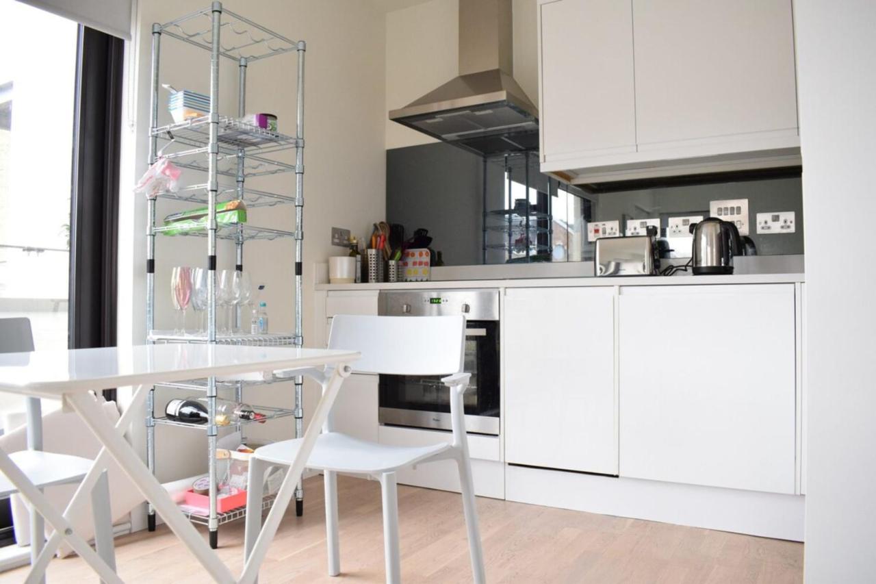 Bright 1 Bedroom Flat In North With Balcony Apartment