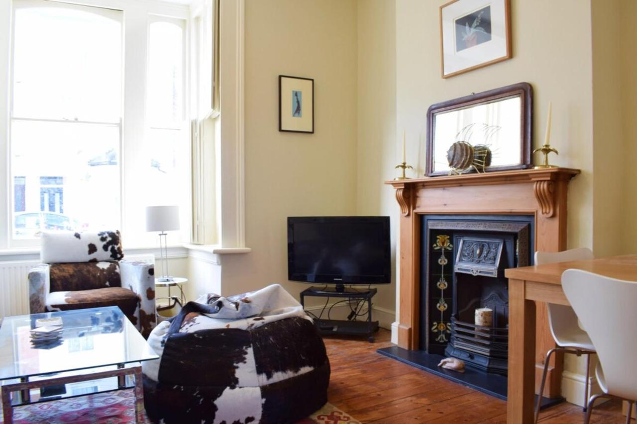 Charming 2 Bedroom 3 Mins From Arsenal Station Londres