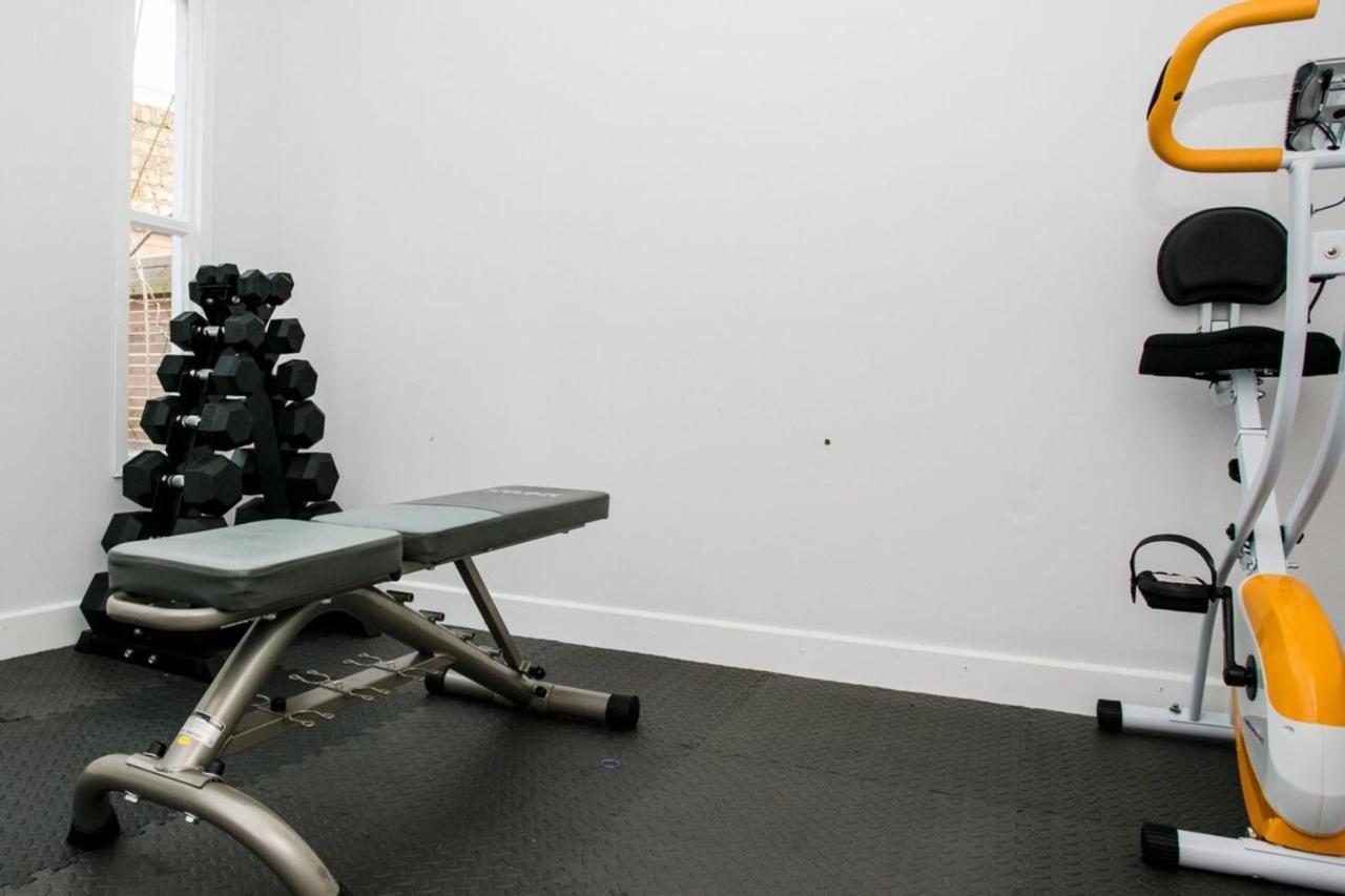 Spacious 2 Bedroom Flat For 6 - 10 Mins From Central *