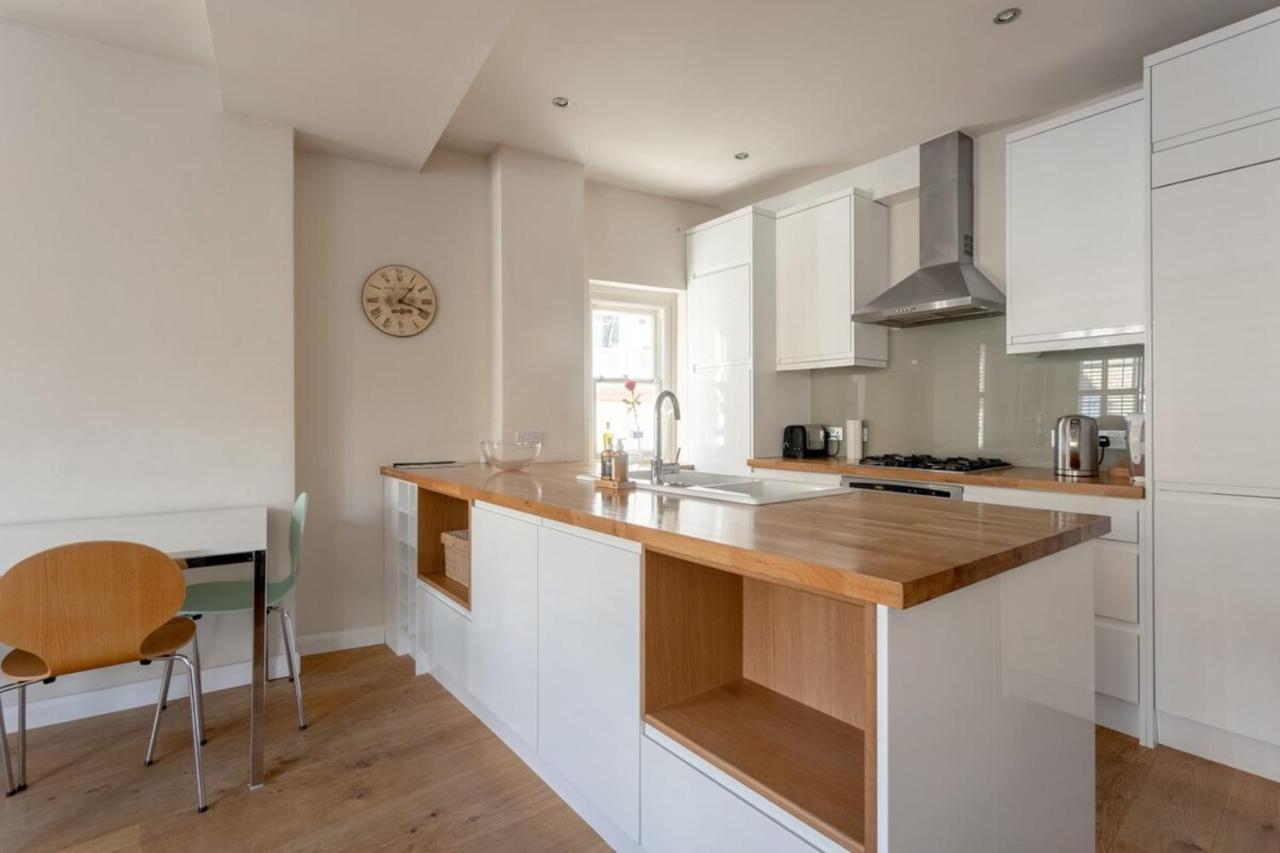 Fantastic 2 Bedroom In Apartment London