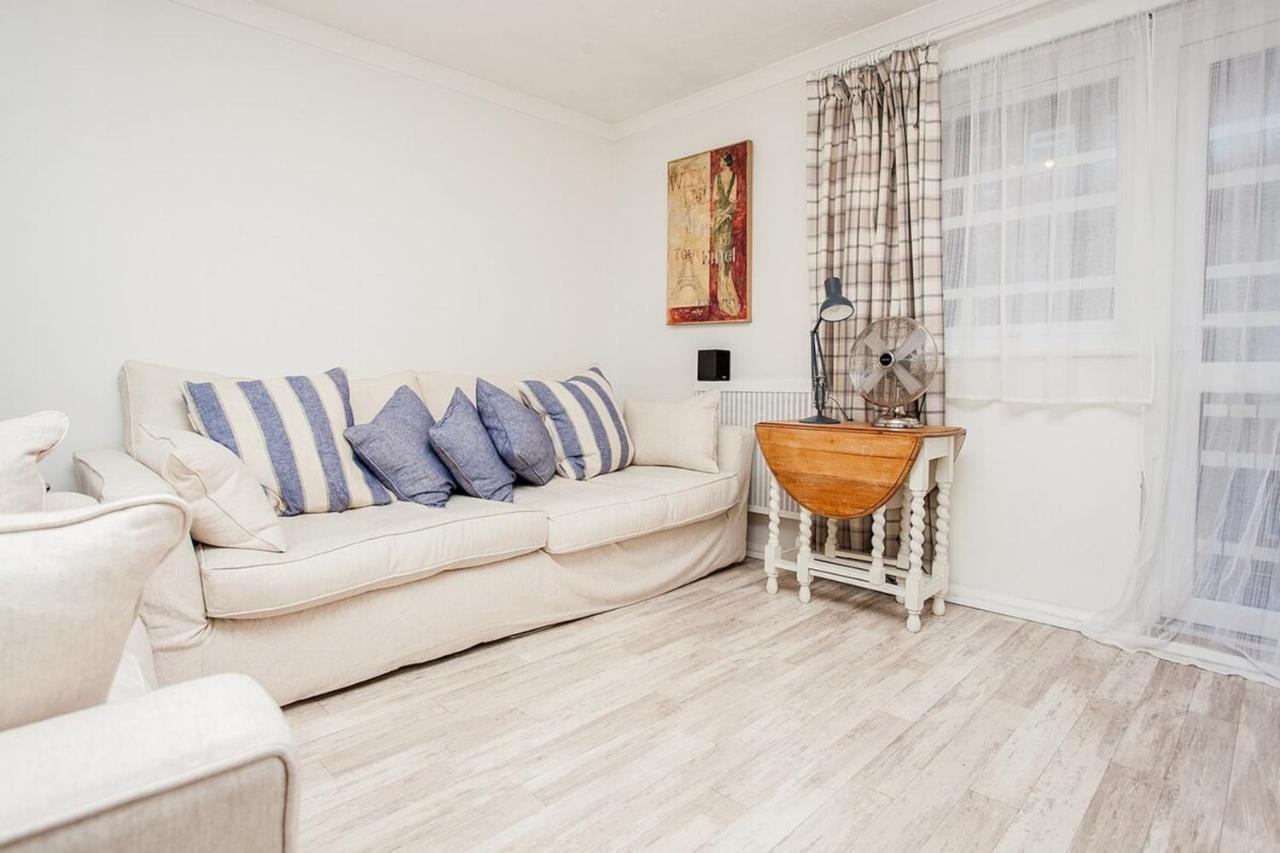 Modern And Spacious 1 Bedroom With Balcony Londres