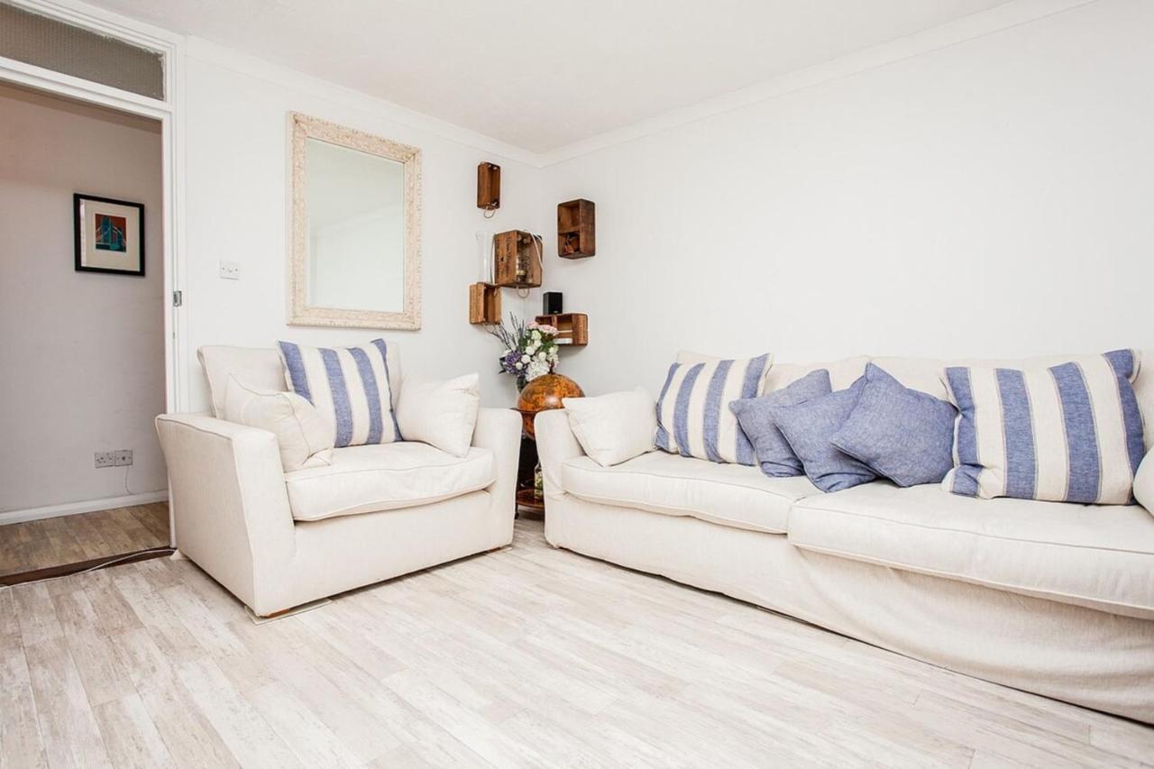 Modern And Spacious 1 Bedroom With Balcony Appartement Londen