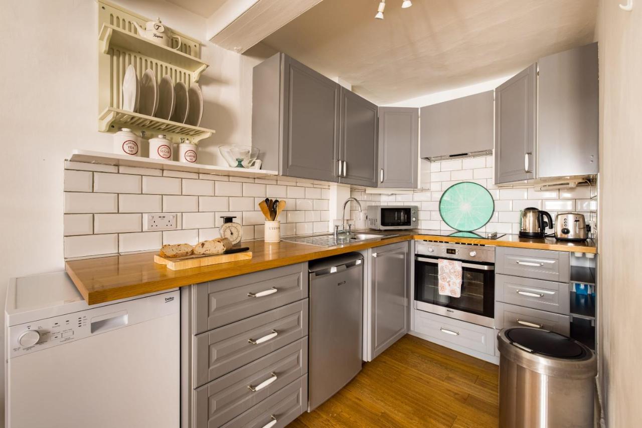 Spacious, Light-filled 2 Bedroom
