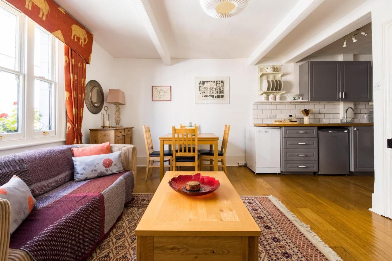Spacious, Light-filled 2 Bedroom *