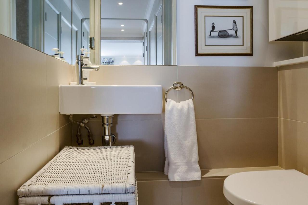 Beautiful 2 Bedroom 2 Bath Flat In South Kensington