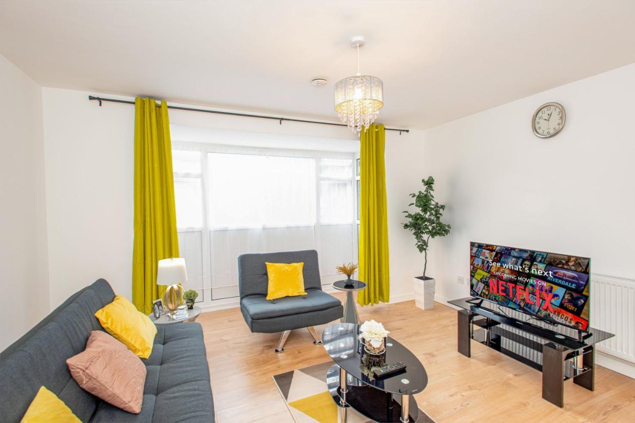 Stunning Four Bedroom House Close To Excel, O2 & With Free Parking London