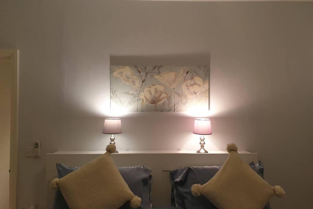 Spacious 2 Bed In Gated Community Up To 6 Guests London