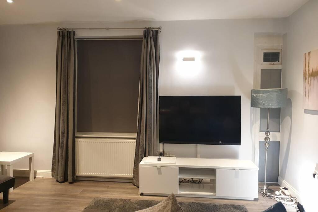 Spacious 2 Bed In Gated Community Up To 6 Guests Apartment