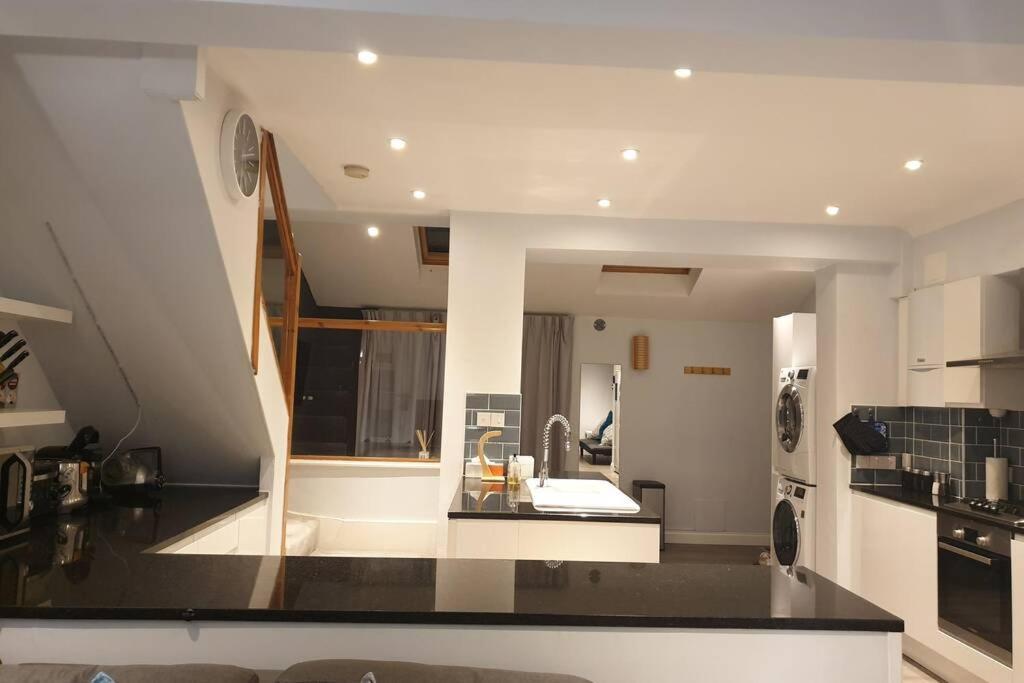 Apartment Spacious 2 Bed In Gated Community Up To 6 Guests *