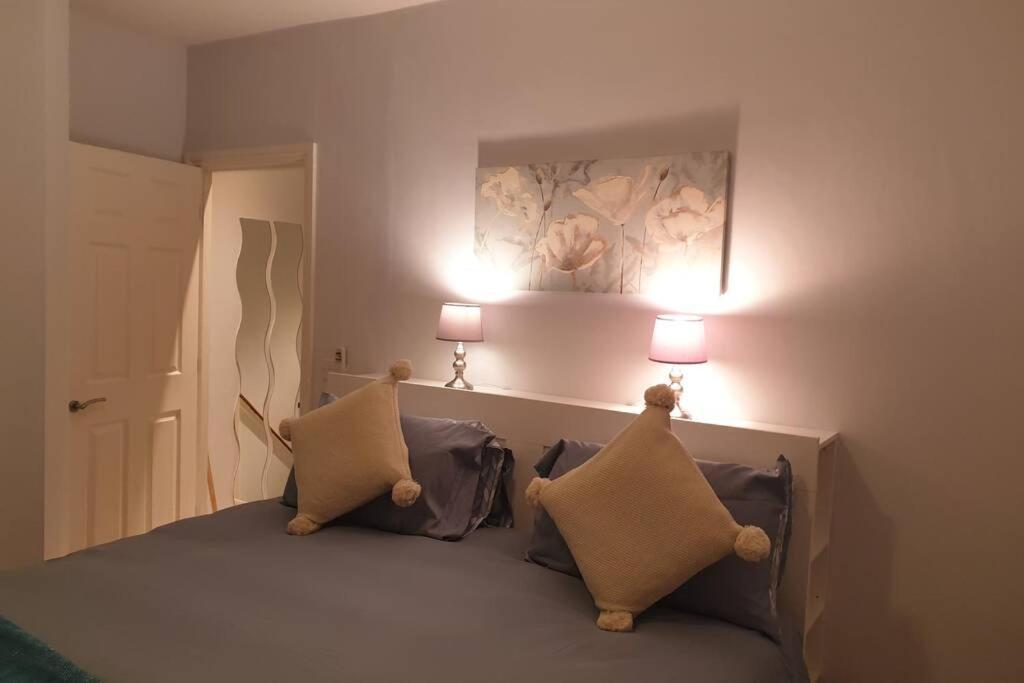 Spacious 2 Bed In Gated Community Up To 6 Guests Apartment London