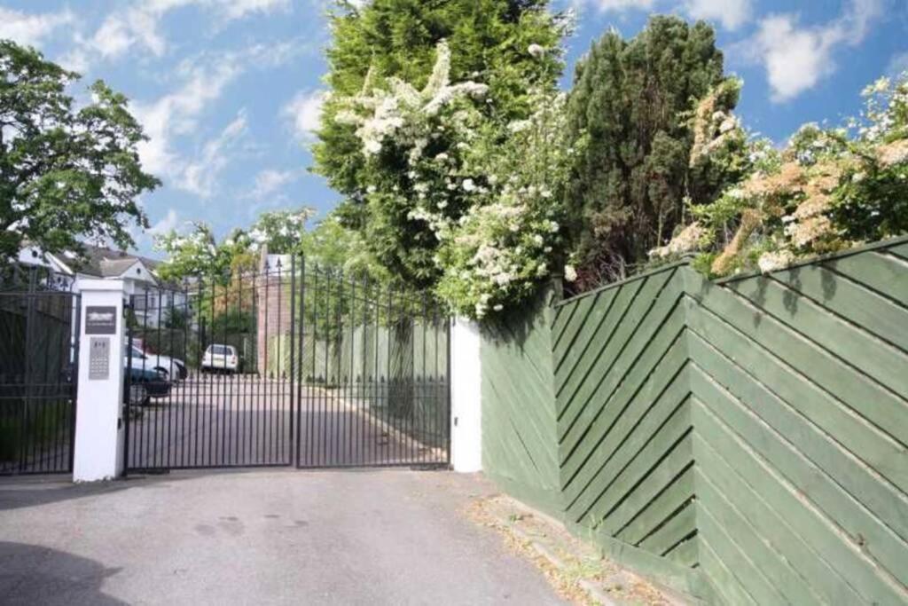 Apartment Spacious 2 Bed In Gated Community Up To 6 Guests