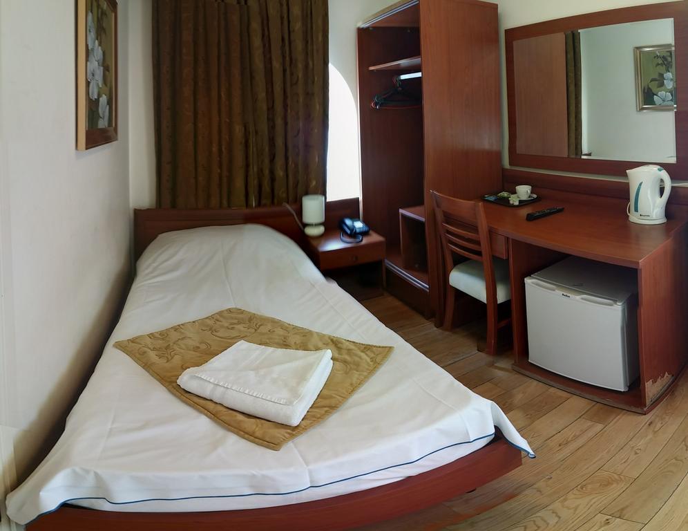 Corner House 3*