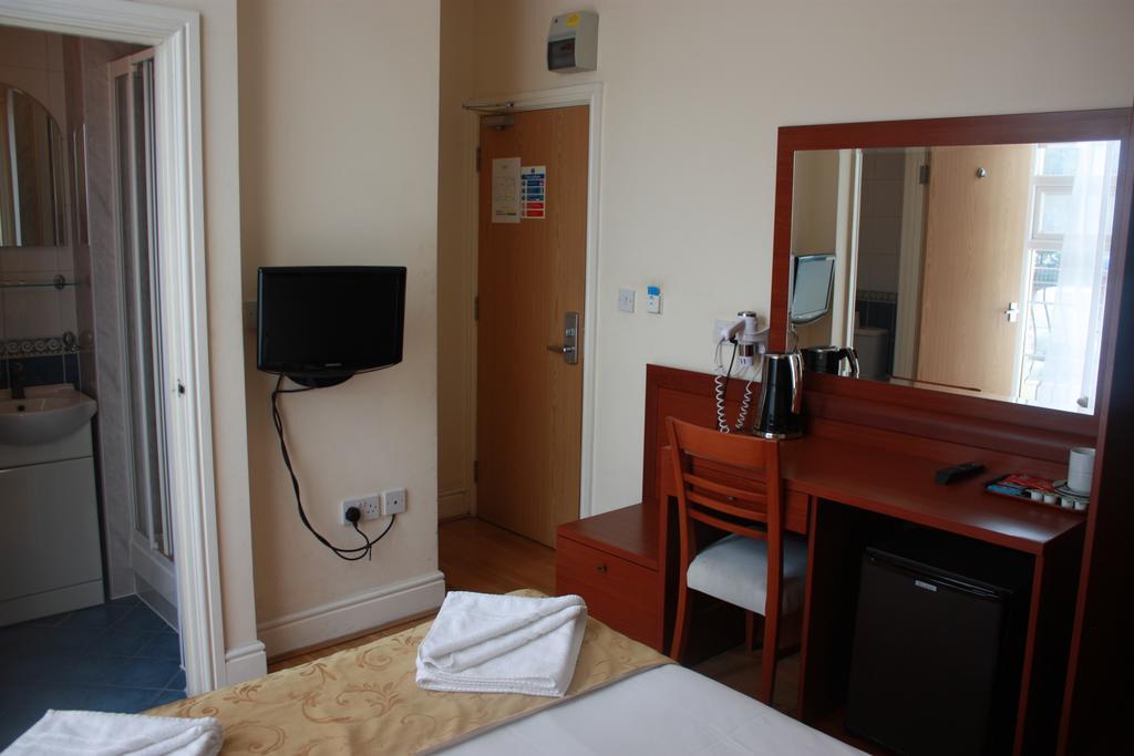 Hotel Corner House 3*