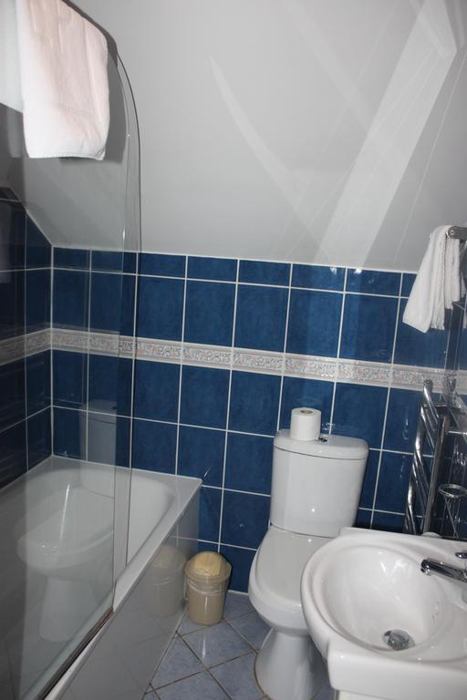 Corner House Hotel 3*