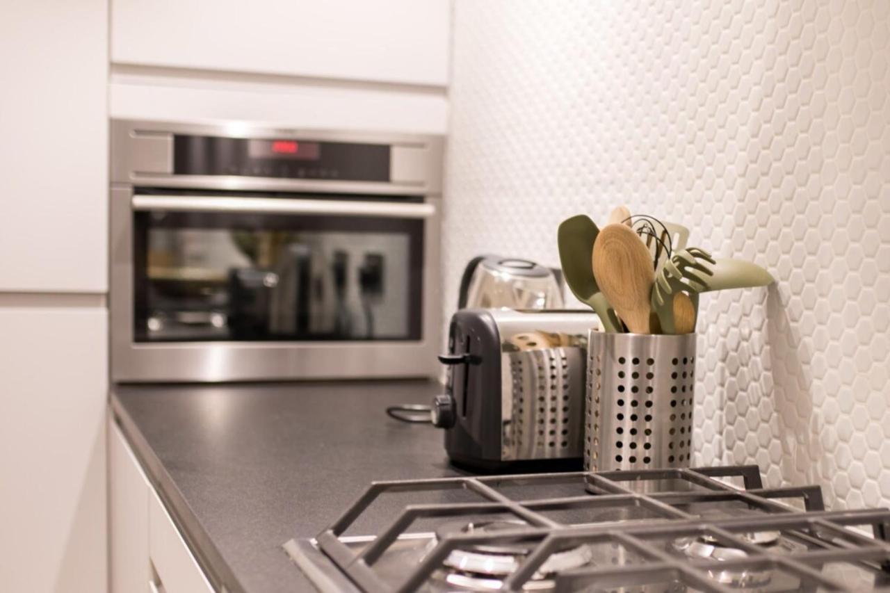 Stylish & Modern 1bd Kensington Flat Sleeps 2