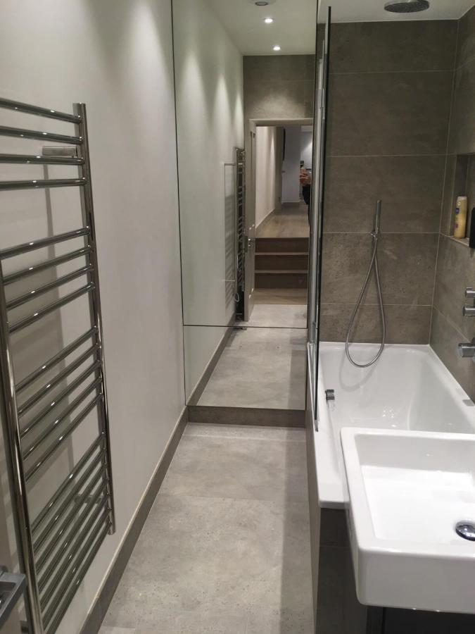 Stylish & Modern 1bd Kensington Flat Sleeps 2