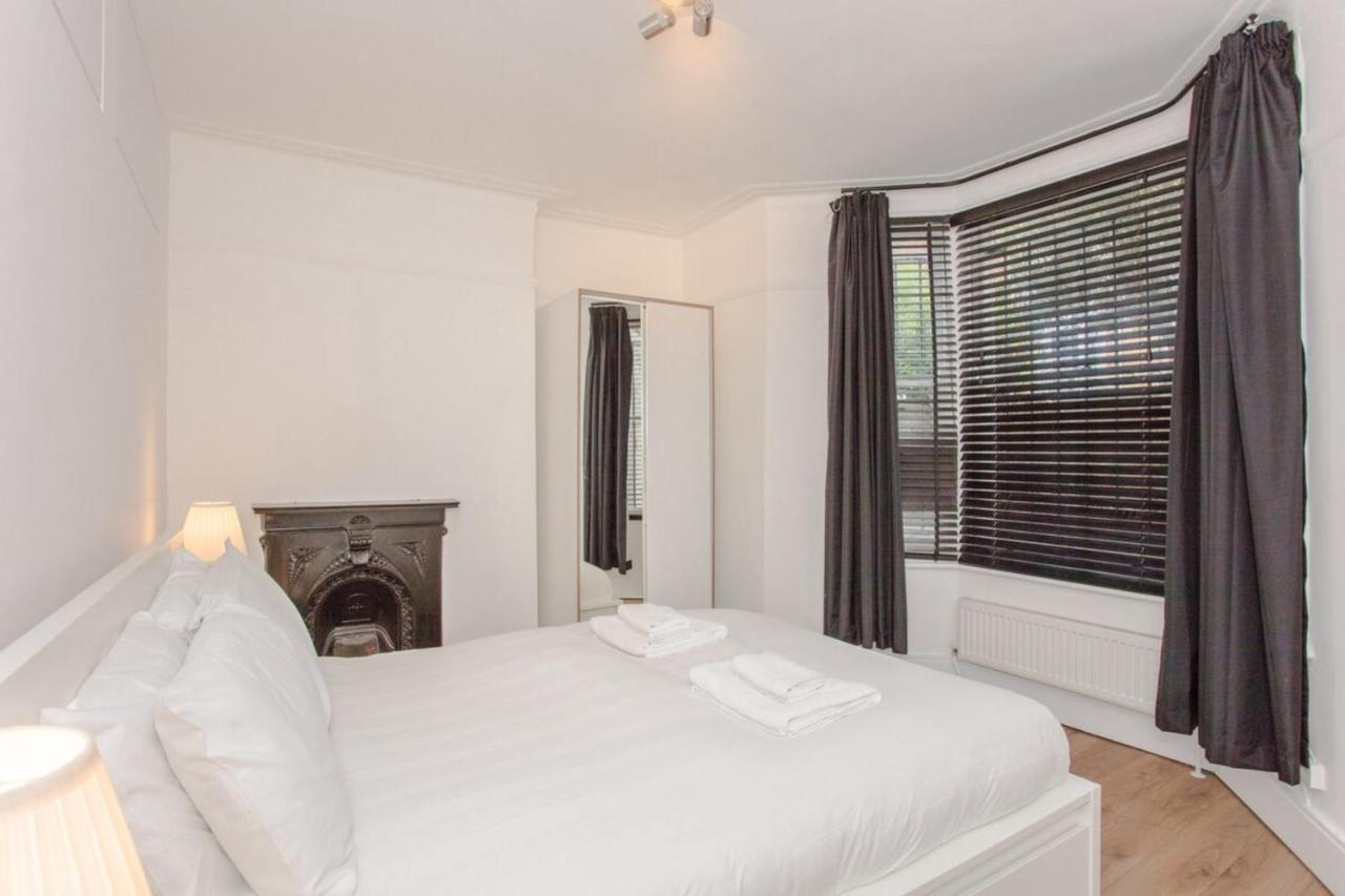 Spacious 2 Bedroom Flat For 6 - 10 Mins From Central