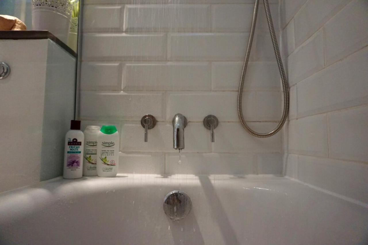 Beautiful Canalside 1-bedroom Flat With Terrace * Londres