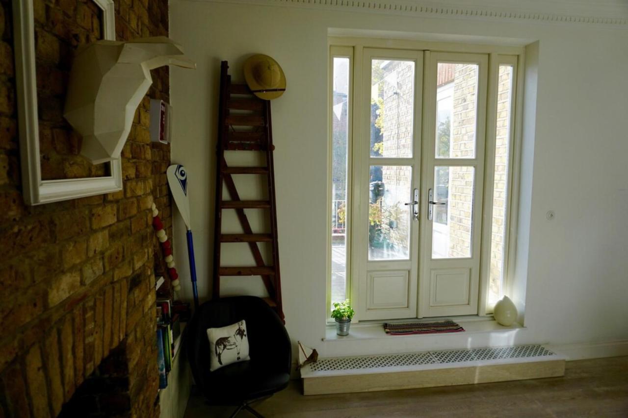 Beautiful Canalside 1-bedroom Flat With Terrace Appartement