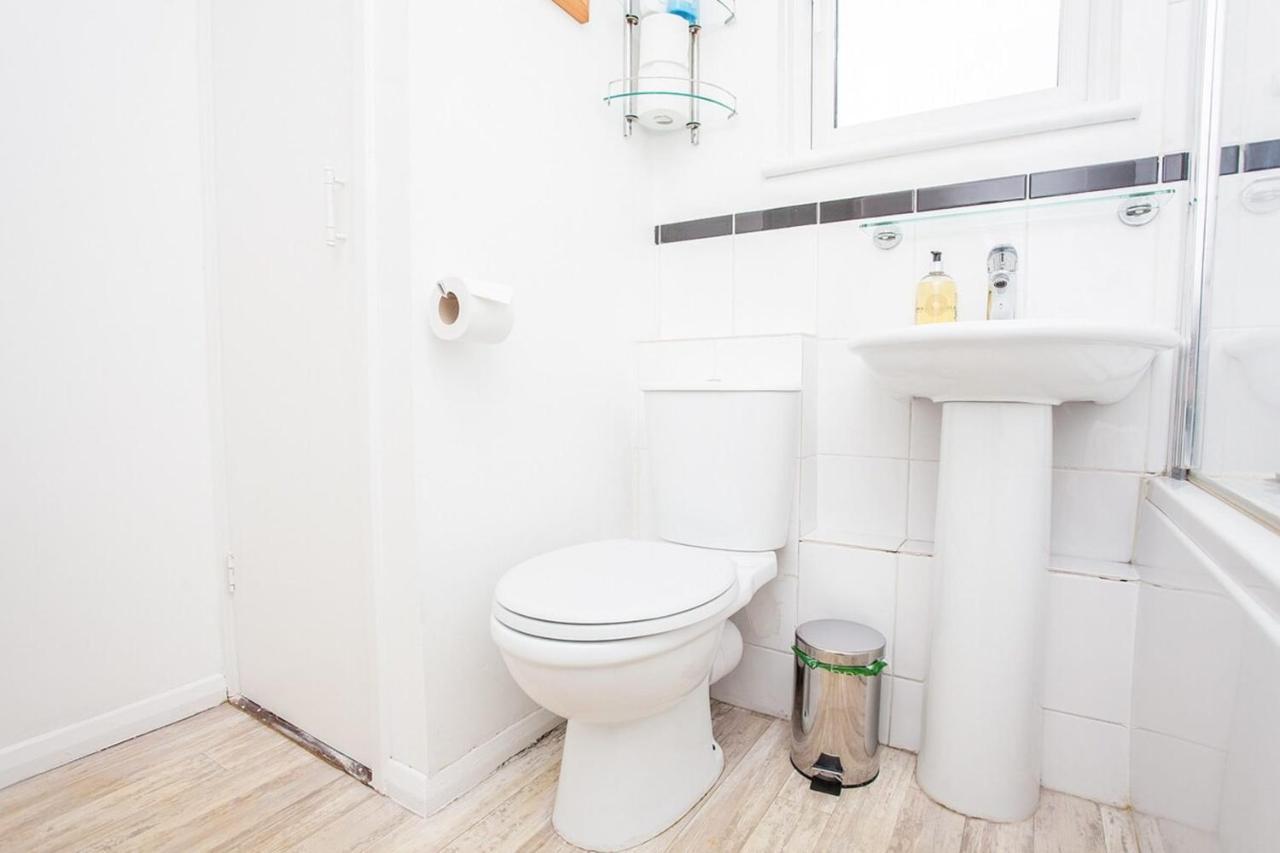 Modern And Spacious 1 Bedroom With Balcony Apartamento Londres