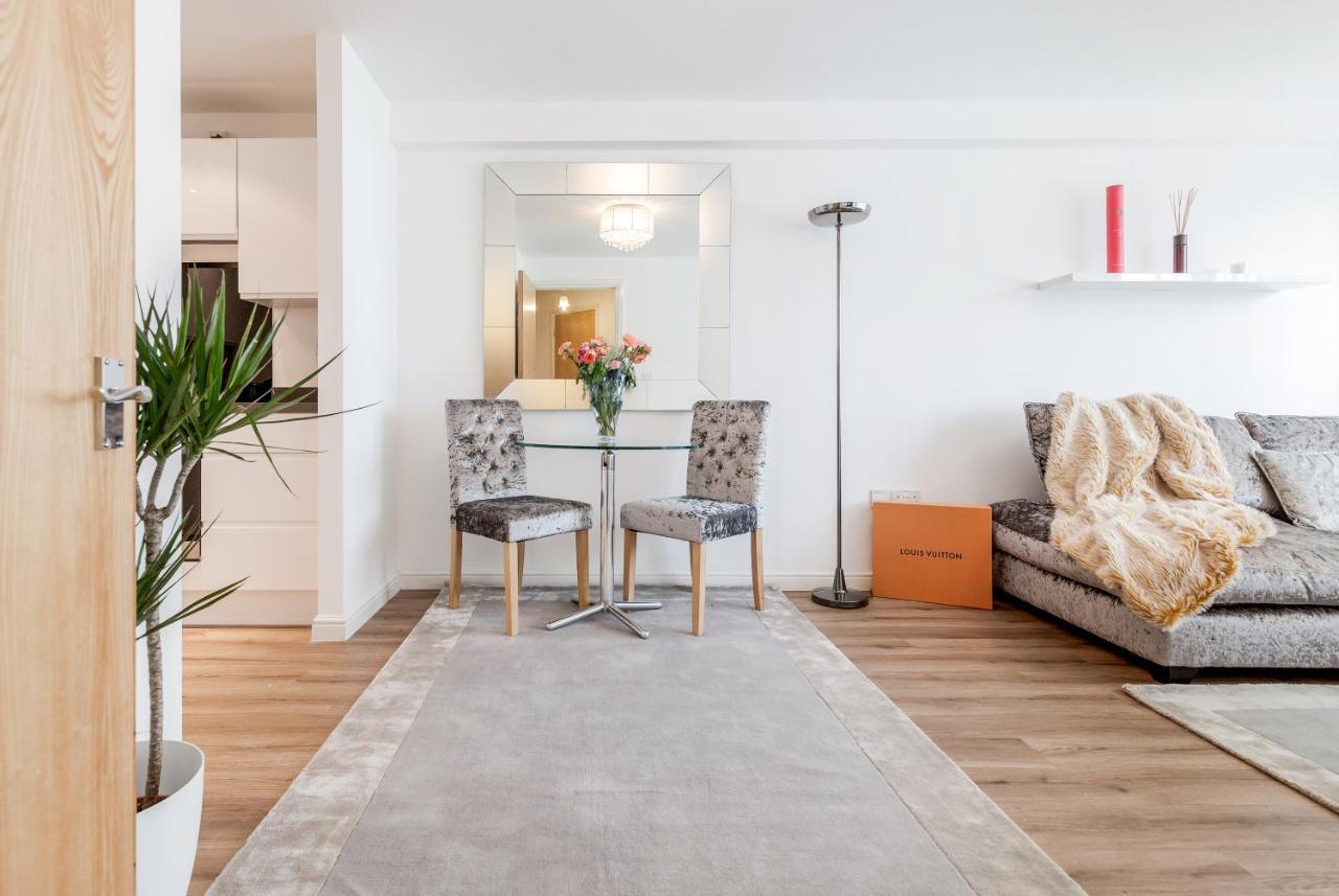 *spacious-modern One Bed Flat. Riverside Location* Appartement