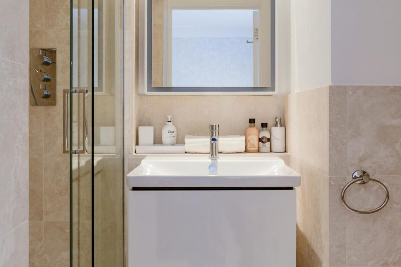 Beautiful 2 Bedroom 2 Bath Flat In South Kensington *