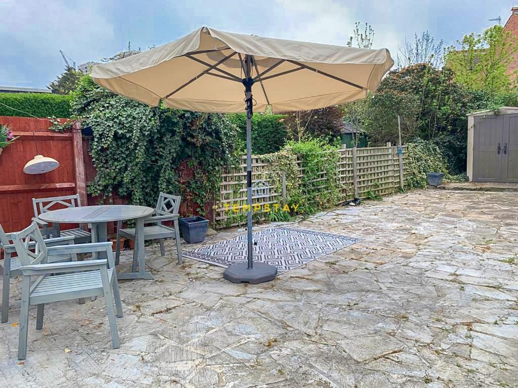 Holiday home 5 Bed/4 Bath At Wembley Stadium & Free Parking