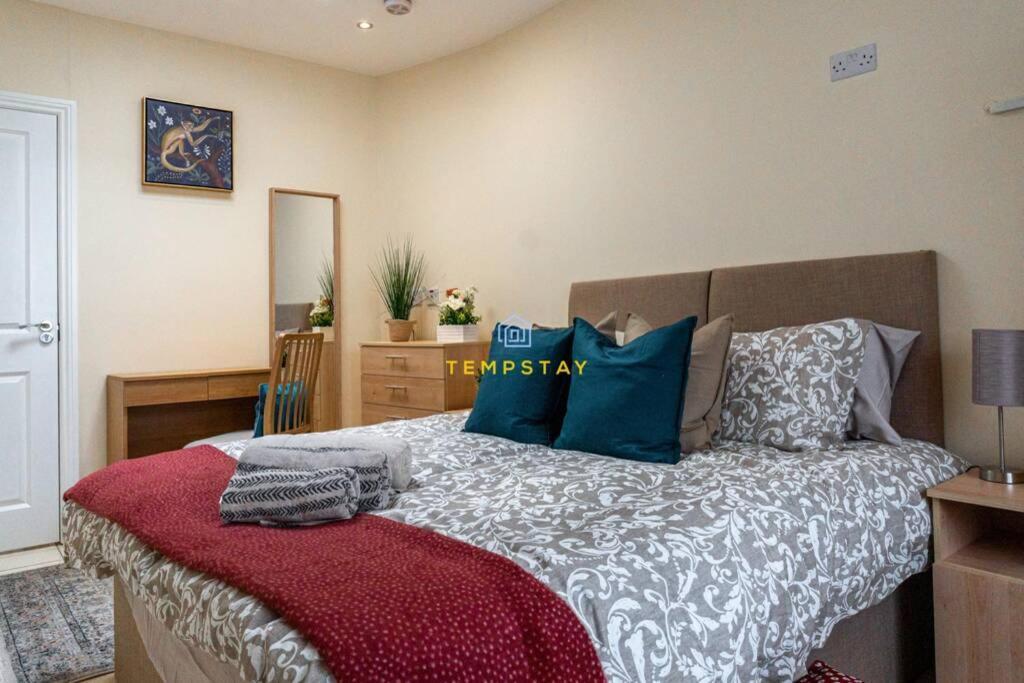 Сasa de vacaciones 5 Bed/4 Bath At Wembley Stadium & Free Parking Londres