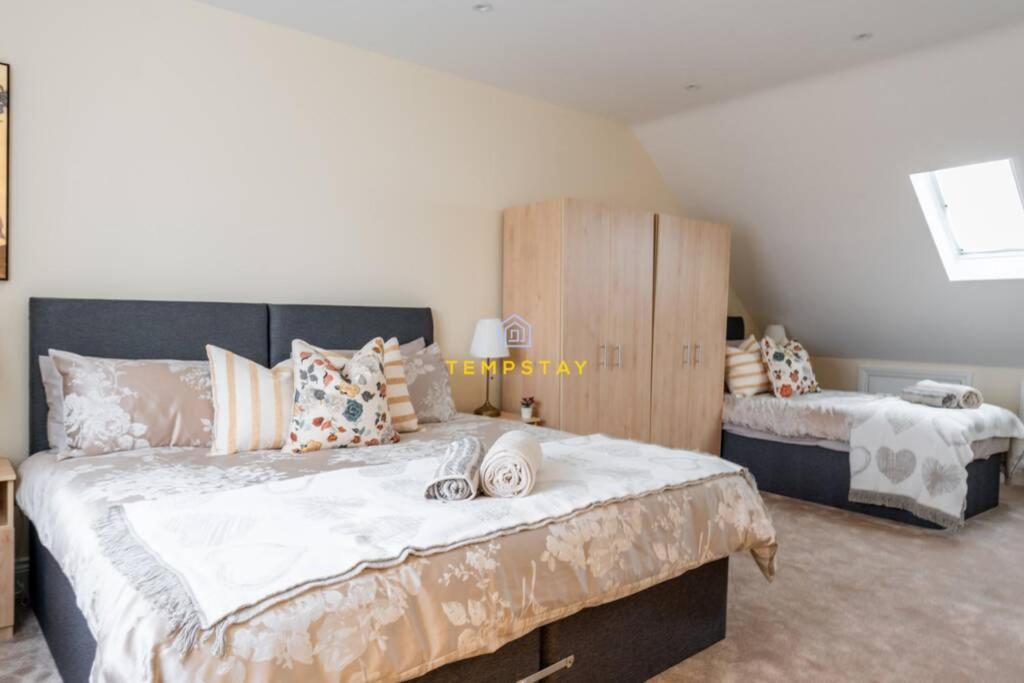 5 Bed/4 Bath At Wembley Stadium & Free Parking London