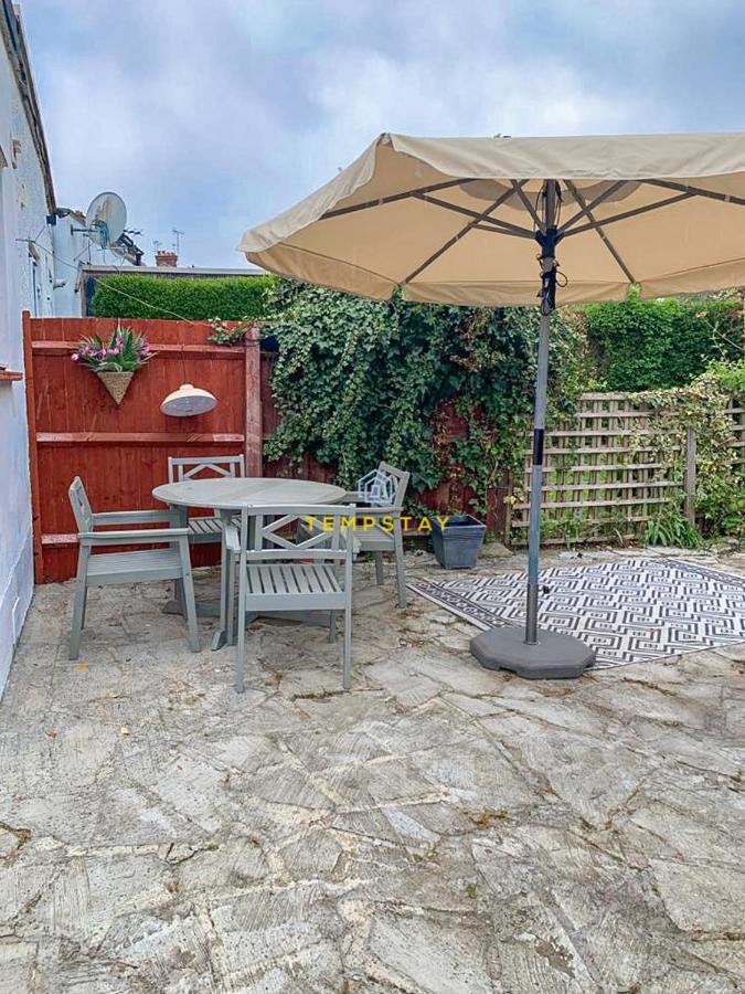 5 Bed/4 Bath At Wembley Stadium & Free Parking Holiday home London