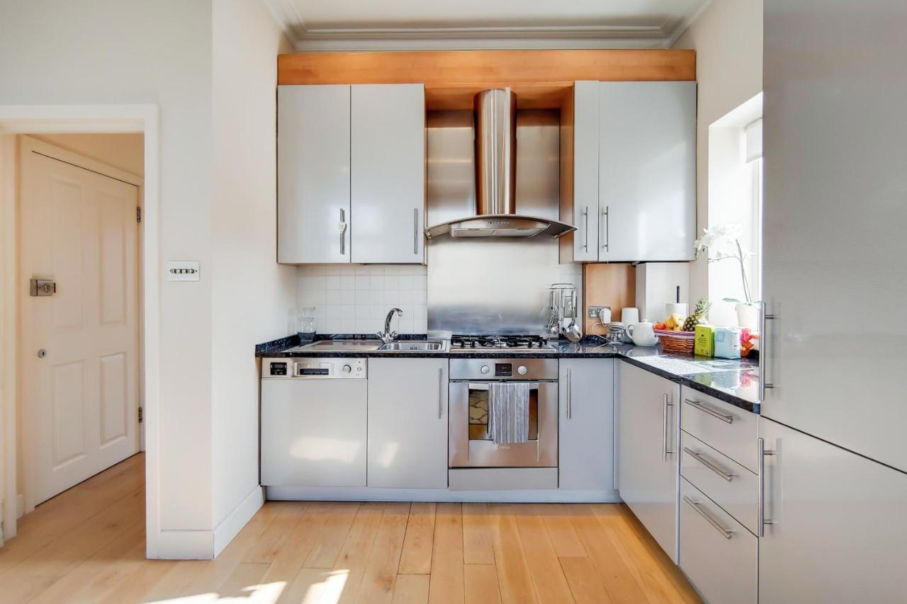 Appartement Cg1 - 2 Bedroom Apt, Kensington Garden Square View Londen