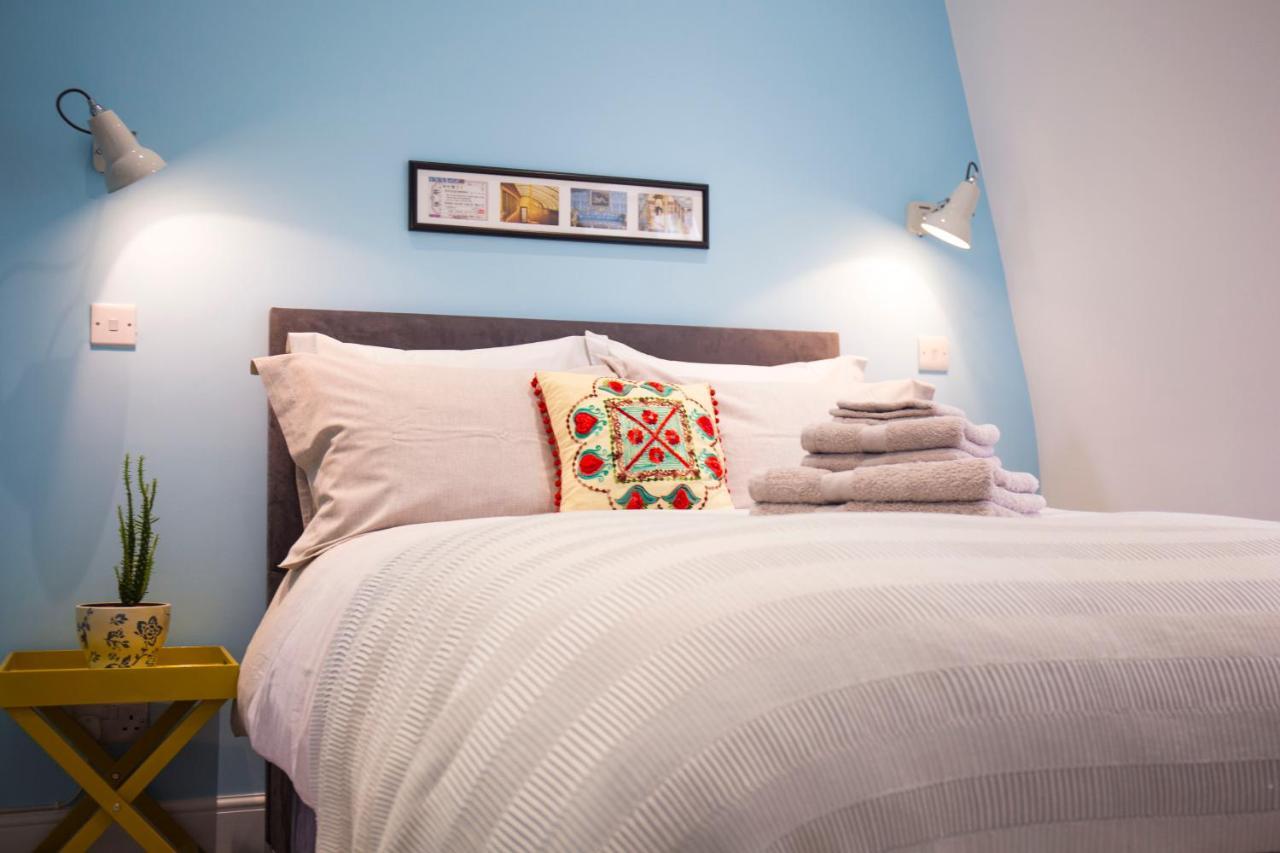 Pensión Luxury Bed Just Off The Canal *