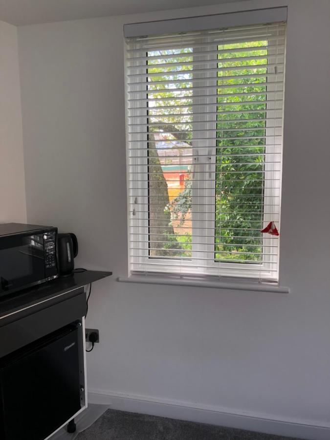 Self Contained Ensuite Double Bedroom With Own Entrance Free Off Street Parking